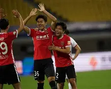 包含江苏苏宁坐镇主场对阵重庆斯威，实力对决的词条